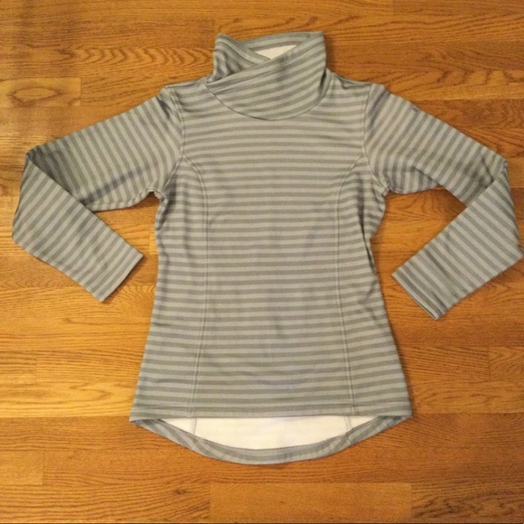 Columbia Tops - Columbia- NWOT Gray Stripped Pullover. Size S.